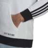 gr2930_app_on-model_detail-2_white