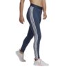 gl0727_app_on-model_walking_white